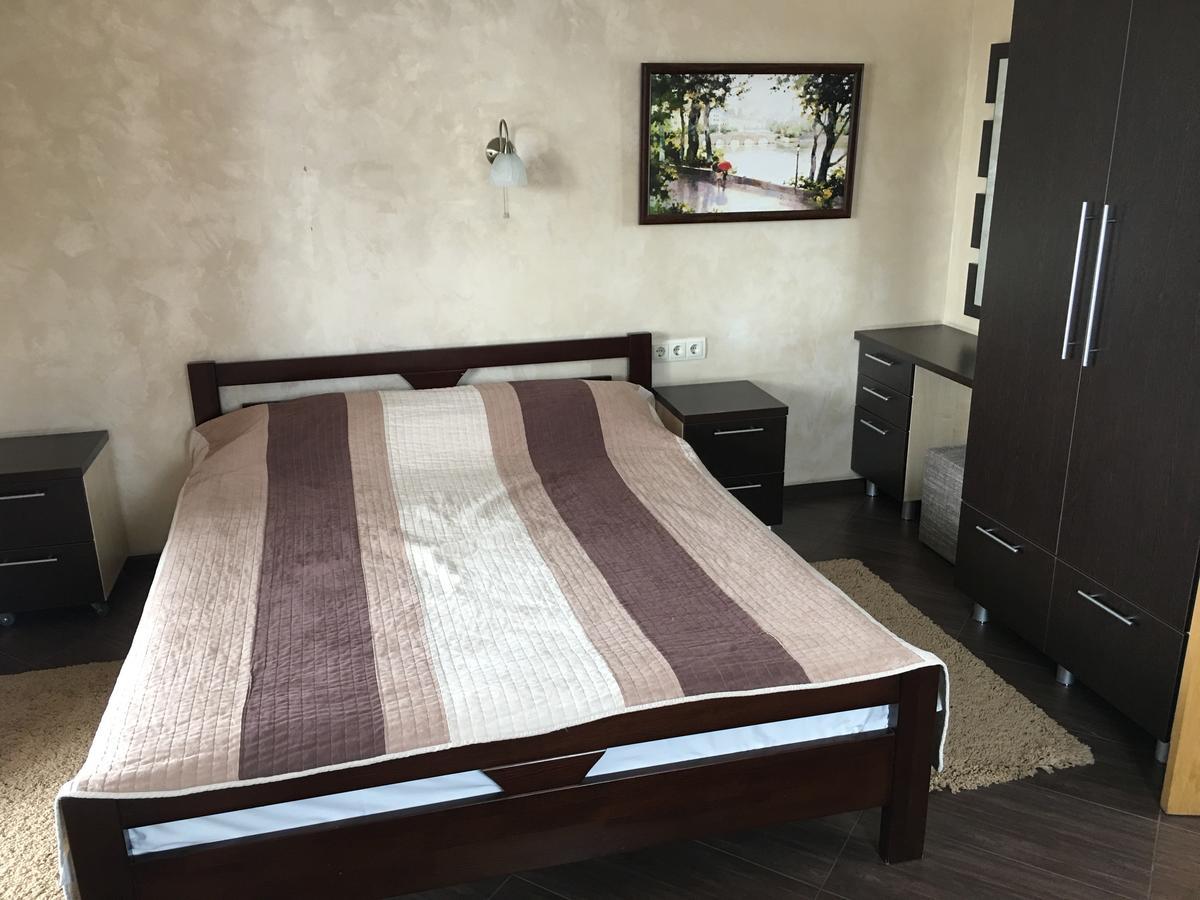Vesyolaya Rochsha Hotel Dniprodzerzhynsk Bagian luar foto