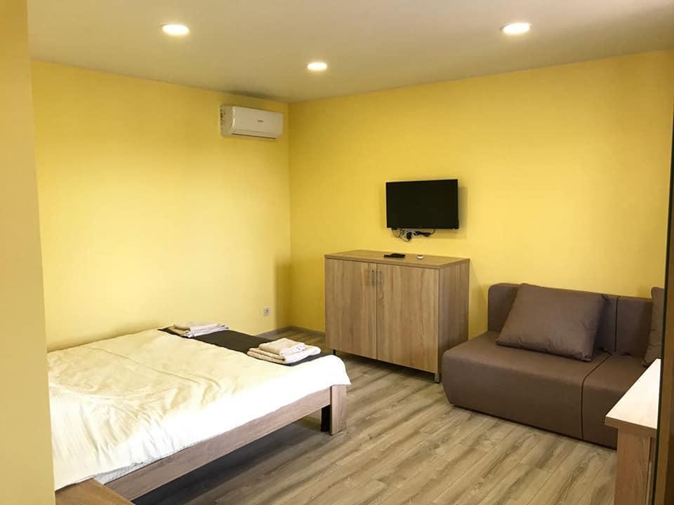Vesyolaya Rochsha Hotel Dniprodzerzhynsk Bagian luar foto