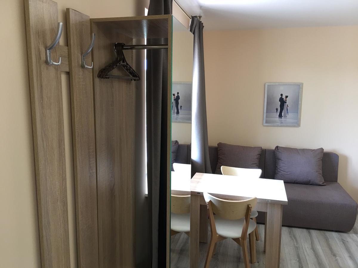 Vesyolaya Rochsha Hotel Dniprodzerzhynsk Bagian luar foto