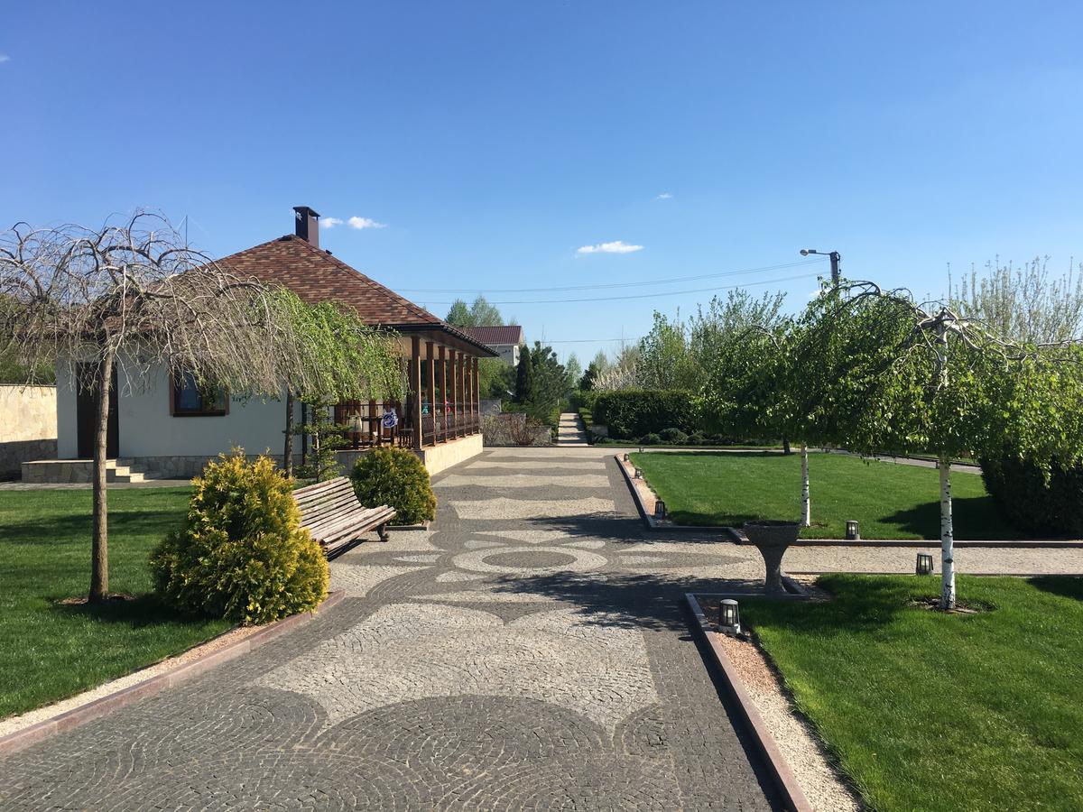 Vesyolaya Rochsha Hotel Dniprodzerzhynsk Bagian luar foto