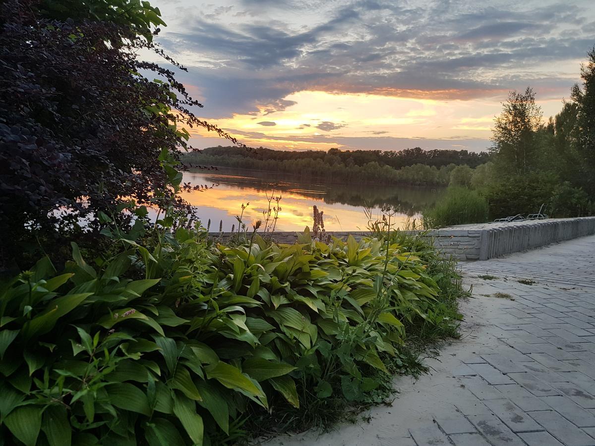 Vesyolaya Rochsha Hotel Dniprodzerzhynsk Bagian luar foto